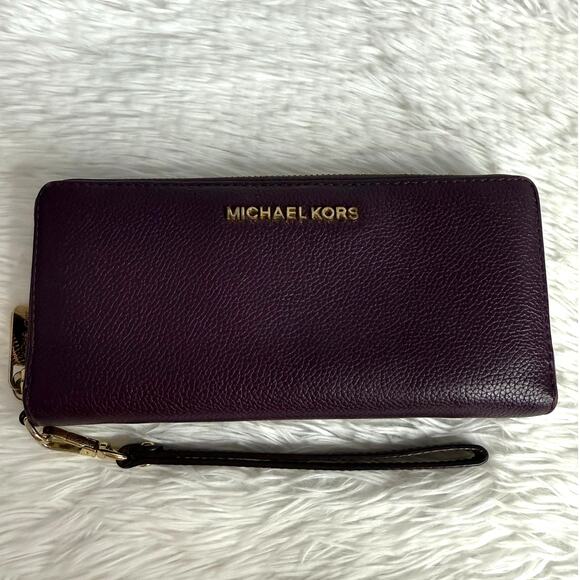 Michael Kors Burgundy Large Zip Around Wallet - Picture 1 of 9